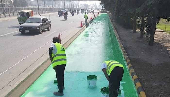 لاہور ، سٹرکوں پر نیا تجربہ یا نئی مشکل!بائیکرز لین عوام کیلئے مصیبت