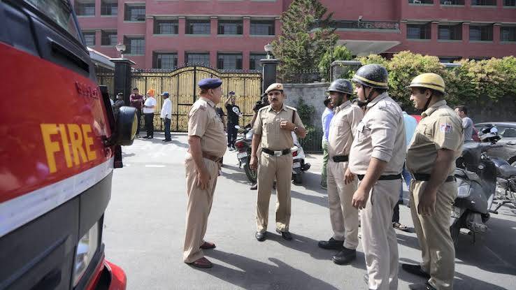دہلی میں کئی اسکولوں کو ایک بار پھر بم کی دھمکیاں موصول