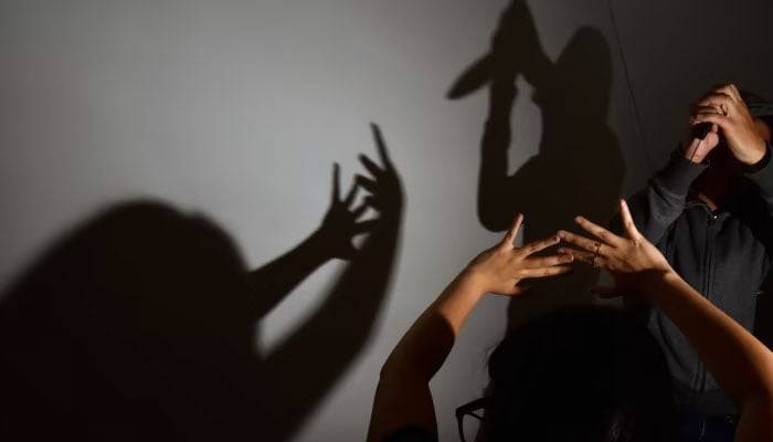 برطانیہ: گزشتہ 15 سال میں 170 سے زائد مائیں اپنے بیٹوں کے ہاتھوں قتل
