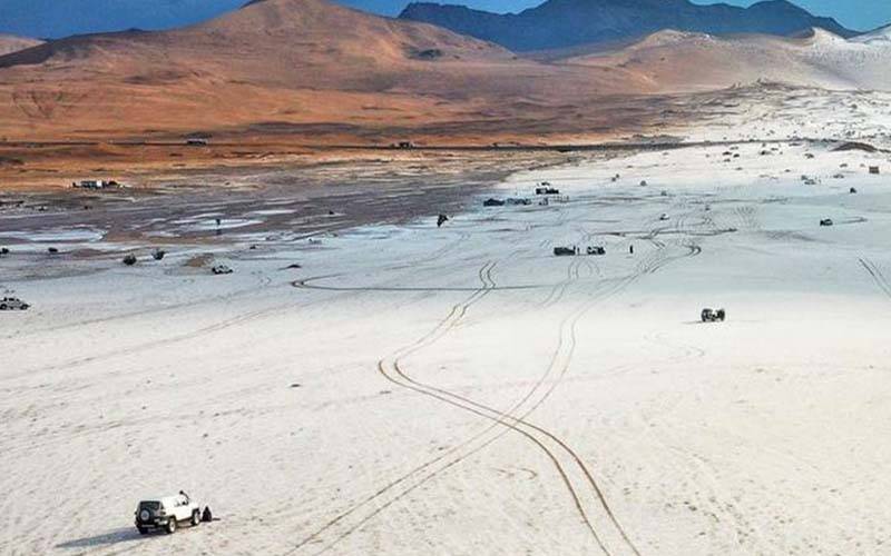 سعودی عرب کے تبوک ریجن میں موسلادھار بارش اور شدید ژالہ باری، سردی میں اضافہ