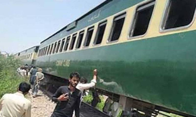  تیز گام ایکسپریس کراچی سے راولپنڈی جاتے ہوئے حادثے کا شکار