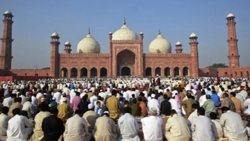 ملک بھر میں آج عید الفطر مذہبی جوش و جذبے کیساتھ منائی جا رہی ہے
