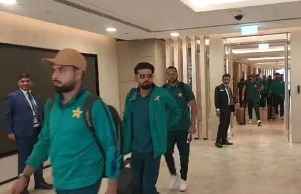 دورہ نیوزی لینڈ میں تاریخی ہزیمت آمیز شکستوں کے بعد قومی کرکٹ ٹیم وطن واپس پہنچ گئی۔
