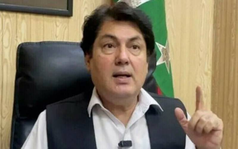 بانی پی ٹی آئی کی بہنوں کی گرفتار: بیرسٹر سیف کی وزیر اعلیٰ پنجاب پر ایک بار پھر شدید تنقید
