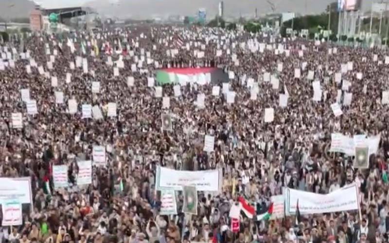 یمن پر امریکی حملے, شہدا کی تعداد 80تک پہنچ گئی،صنعا میں شدید احتجاج، لوگ سڑکوں پر نکل آئے۔