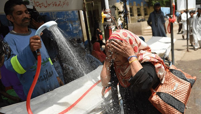 کراچی آج ہیٹ ویو کی لپیٹ میں، ماہرین نے شہریوں کو خبردار کردیا