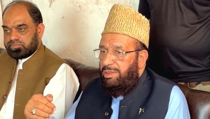 وزیر مذہبی امور کا 67 ہزار عازمین کے حج پر جانے یا نہ جانے کے سوال کا جواب دینے سے گریز