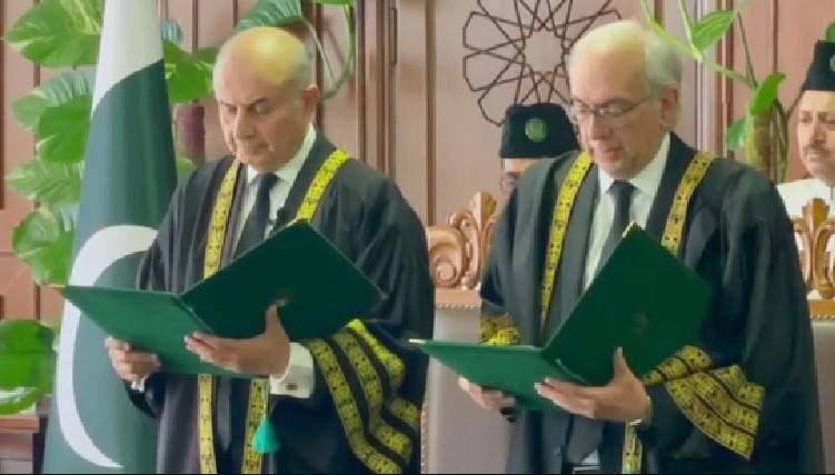  جسٹس منصور علی شاہ نے بطور قائم مقام چیف جسٹس آف پاکستان حلف اٹھا لیا