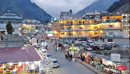 5 ماہ کی طویل بندش کے بعد ناران سیاحوں کے لیے دوبارہ کھول دیا گیا