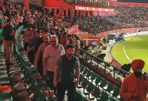 دنیا کا سب سے بڑا کرکٹ ٹورنامنٹ آئی پی ایل ایک ہفتے کے لیے معطل
