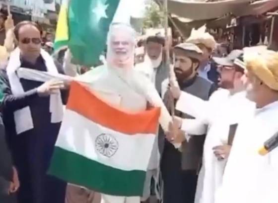 آپریشن بُنْيَانٌ مَّرْصُوْص کی کامیابی پر ملک بھر میں جشن، مٹھائیاں تقسیم