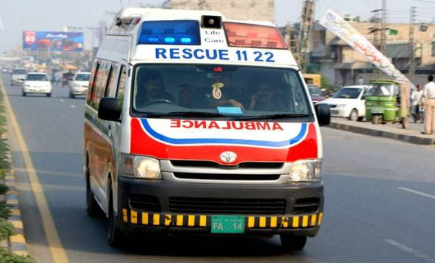 فیصل آباد: جھنگ روڈ پر تیزرفتار رکشہ ٹرالر کی ٹکر ، 2افرادجاں بحق،3 زخمی