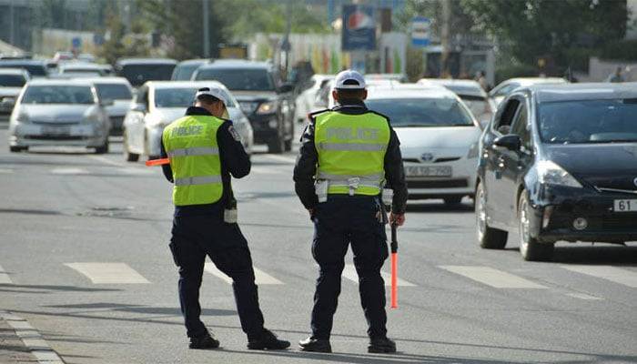 28 سال بغیر لائسنس گاڑی چلانے والا بالآخر پکڑا گیا