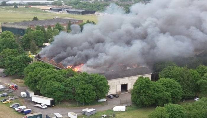 برطانیہ: رائل ایئر فورس کے سابق بیس پر آتشزدگی، 3 افراد ہلاک