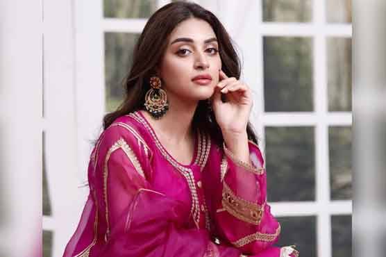 ’’پہلے خود کو سنوارو، پھر محبت میں پڑو‘‘؛ انمول بلوچ کا مداحوں کو مشورہ