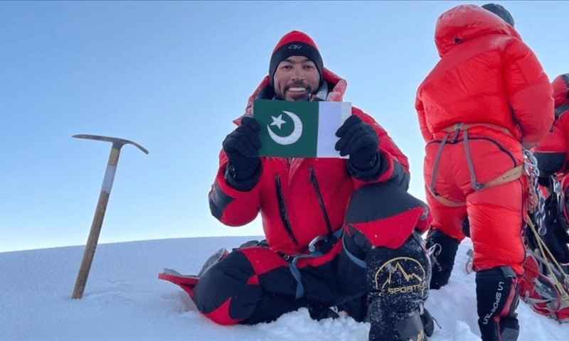 پاکستانی کوہ پیما سرباز خان نے بڑی تاریخ رقم کردی