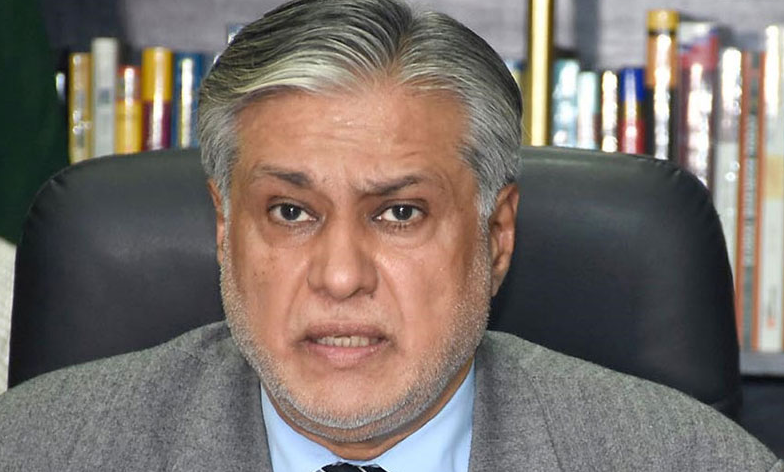 وزیر خارجہ اسحاق ڈار 3 روزہ دورے پر چین روانہ ہو گئے