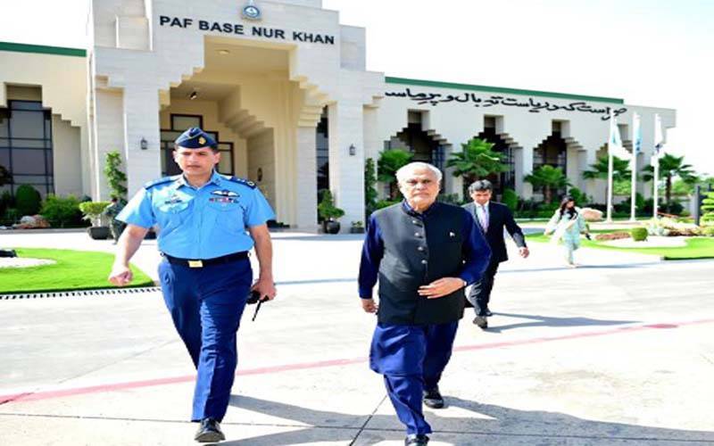 پاکستان سفارتی محاذ پر بھی سرگرم، نائب وزیراعظم اسحاق ڈار تین روزہ دورے پر چین روانہ