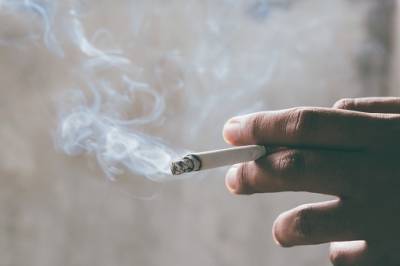 سگریٹ نوشی کرنے والوں کے لئے بری خبر، پنجاب حکومت نے عوامی مقامات پر سگریٹ نوشی پر پابندی عائد کردی