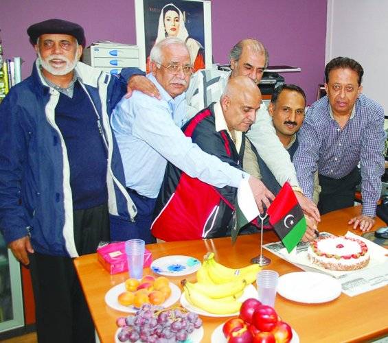 پیپلز پارٹی بیلجیم کے رہنماوں اور کارکنوں نے بینظیر کی 58ویں سالگرہ کا کیک کاٹا