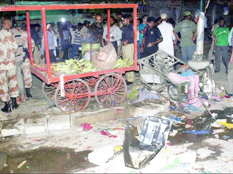کراچی: حیدری مارکیٹ میں 3 بم دھماکے ‘8 جاں بحق ‘ ٹارگٹ کلنگ نے مزید 15 افراد کی جان لے لی