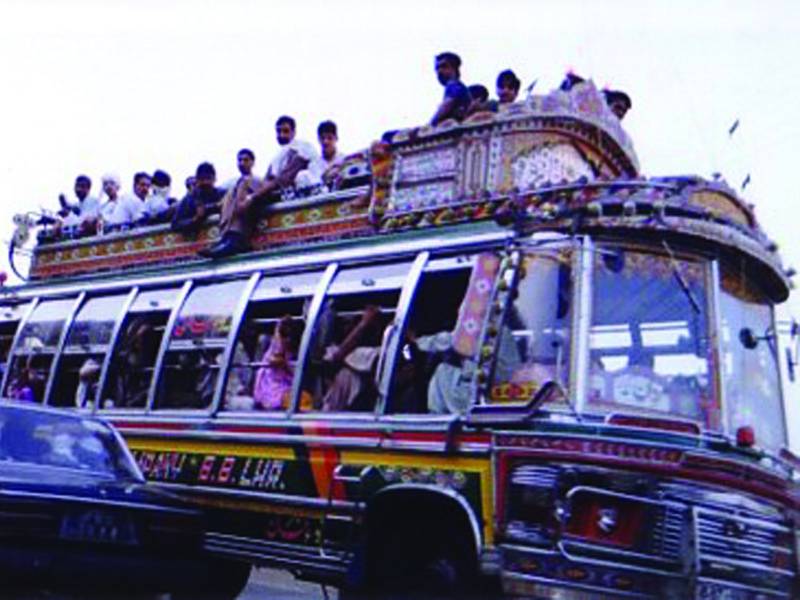 کراچی آنے والے مسافروں کولوٹنا پولیس کا معمول بن گیا 