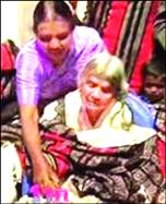 بھارت میں 110 سالہ خاتون کی سالگرہ 200 پوتے، پوتیاں، پڑپوتے شریک ہوئے 