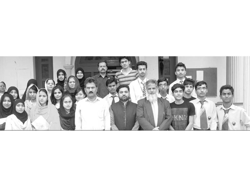 ایوان کارکنان تحریک پاکستان میں کالج اور یونیورسٹیز طلبہ کے درمیان کلام اقبال ترنم سے سنانے کا مقابلہ 