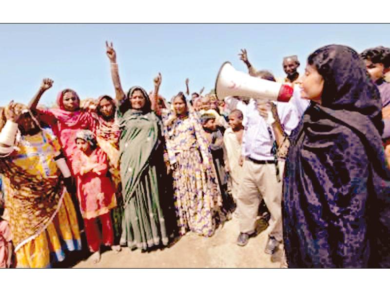 حیدر آباد: محنت کش خاتون ویرو کولہی شرجیل سے مقابلے کیلئے میدان میں آگئی