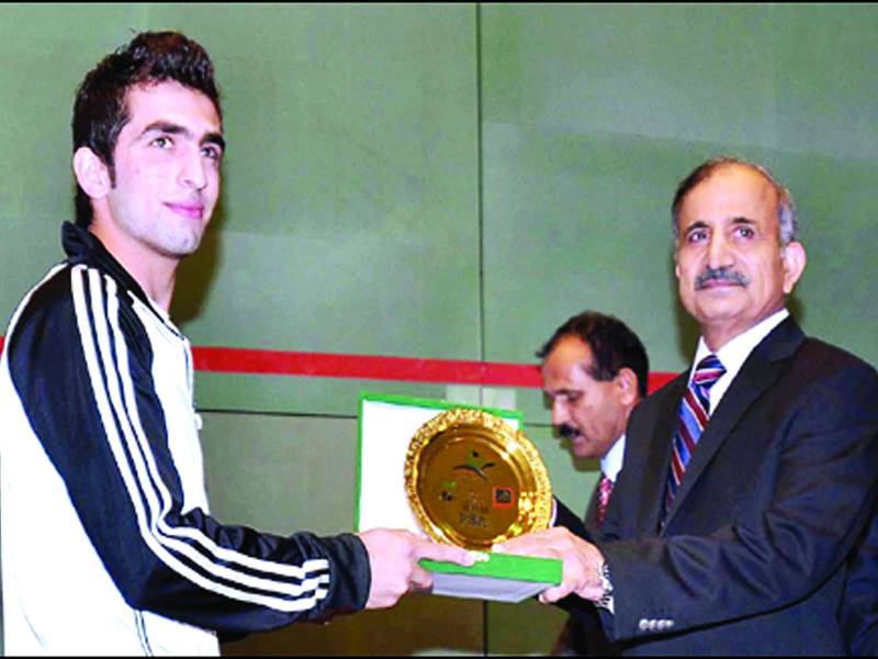 پاکستان کے عامر اطلس نے 14 سال بعد ایشین سکواش چیمپئن شپ جیت لی 