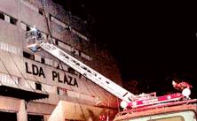 ایل ڈی اے پلازہ کی ساتویں منزل پر دوبارہ آتشزدگی ‘ کمرشل بلڈنگ کا ریکارڈ جل گیا 