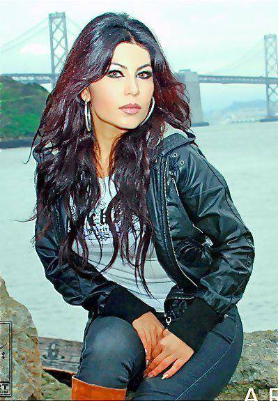 افغان گلوکارہ آریانہ سید انتہاپسندی کے خلاف ڈٹ گئیں