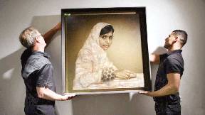 ملالہ کا پورٹریٹ ایک لاکھ دو ہزار پانچ سو ڈالر میں نیلام ‘ رقم نائیجیریا میں خواتین کی تعلیم پر خرچ ہو گی