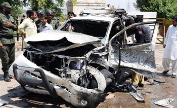 فتح جنگ : گاڑی پر خودکش حملہ‘ 2 لیفٹیننٹ کرنل‘ 3 راہگیر جاں بحق‘ باجوڑ : افغانستان سے شدت پسندوں کی فائرنگ‘ سات سیکورٹی اہلکار شہید‘ پاکستان کا شدید احتجاج 