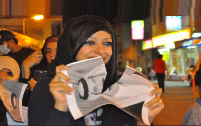 بحرین کے شاہ حماد کی تصویر پھاڑنے کے جرم میں زینب الخواجہ کو تین سال قید