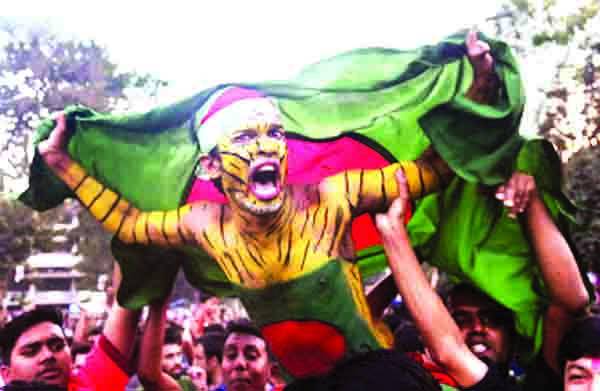 ورلڈ کپ: انگلینڈ کو شکست دے کر بنگال ٹائیگرز کوارٹر فائنل میں پہنچ گئے، بنگلہ دیش میں جشن 