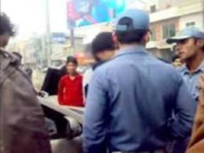 عمران خان کے 2 بھانجوں کا ٹریفک وارڈن پر مبینہ تشدد، گرفتار