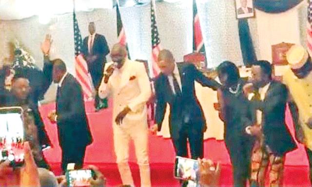 دورہ کینیا، صدر اوباما نے رقص کر کے سب کو حیران کردیا