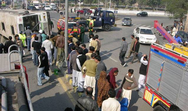 لاہور ، فیروزوالا میں ٹریفک حادثات، خاتون سمیت 5 افراد ہلاک، 5 شدید زخمی