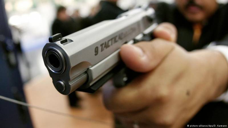 غیر قانونی اسلحہ ساز فیکٹری پر چھاپہ، 2ملزم گرفتار