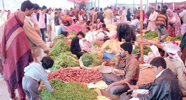 اتوار بازاروں میں مہنگائی کنٹرول نہ ہو سکی، کئی اشیاء سٹالز سے غائب، لیموں280 روپے کلو ہو گیا 