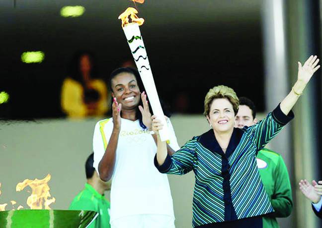 اولمپک مشعل برازیل پہنچ گئی، ریلی کا آغاز‘300قصبوں سے گزرے گی