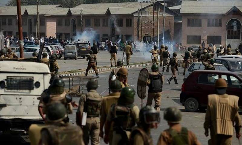 مقبوضہ کشمیر : بھارتی فوج کی مظاہرین پر فائرنگ‘ شیلنگ‘ لڑکی اور تین نوجوان شہید‘ 50 زخمی 