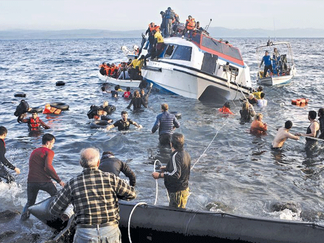 اٹلی: بحیرہ روم میں تارکین کی 9 کشتیاں الٹ گئیں‘ ایک ہلاک‘ 1000کو بچا لیا گیا