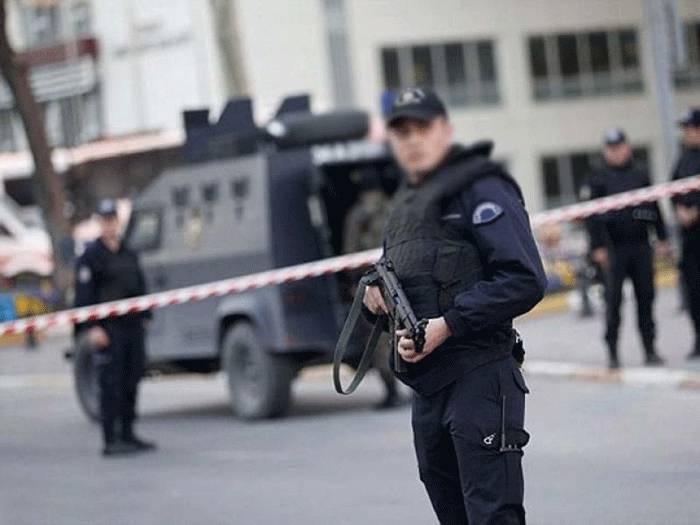 پیرس میں فائرنگ سے2 پولیس افسر ہلاک، حملہ آور بھی مارا گیا، دہشت گردی کی کارروائی ہے: پولیس 