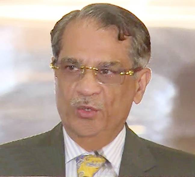 چیف جسٹس کا ایک پروگرام میں سٹیج گرنے سے متعلق خبروں کا ازخود نوٹس