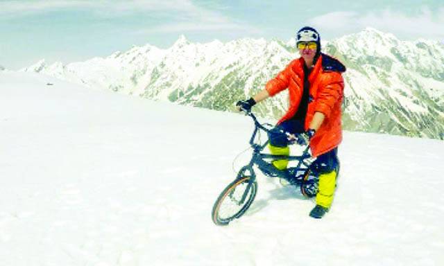 خاتون سائیکلسٹ ثمر خان نے قومی ریکارڈبلند چوٹی سر کے ریکارڈ قائم کردیا چوٹی کا نام بھی ’’ثمر پیک ‘‘ رکھ دیا گیا ‘خواہش تھی اونچائی پر سائیکلنگ کروں‘میڈیا سے گفتگو