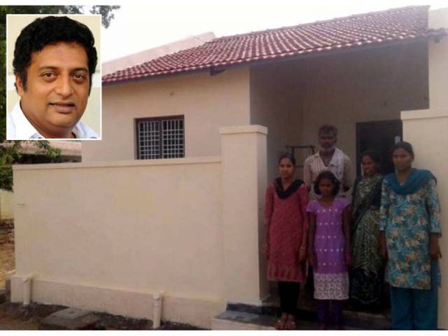 تلگوفلموں کے اداکارپرکاش راج نے مسلمان خاندان کو گھر تحفے میں دیدیا