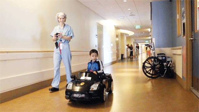 سان ڈیاگو کے ہسپتال میں ننھے مریضوں کیلئے منی بی ایم ڈبلیو