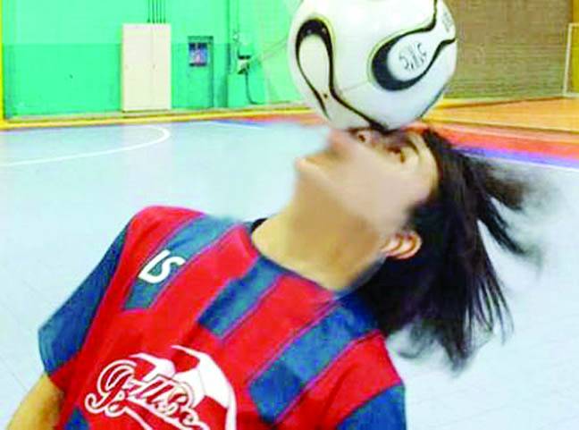 جاپانی نوجوان کا فٹبال سے کرتب بازی کا شاندار مظاہرہ